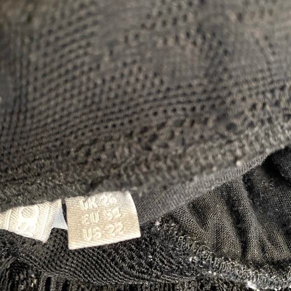 Size 22 ASOS Black Lace Bodycon Mini skirt.Fully lined in Excellent condition. - Picture 6 of 7